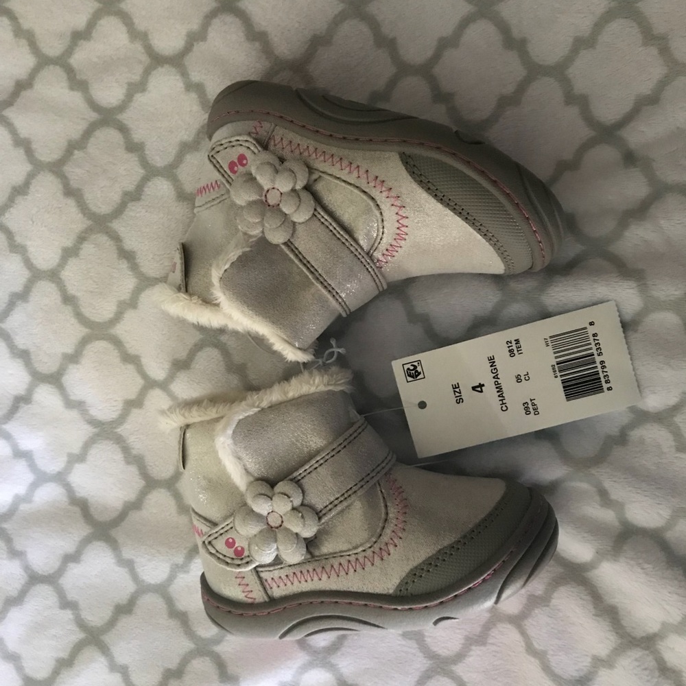 ❄️Surprise Stride Rite Boots w/ Memory Foam SZ4❄️